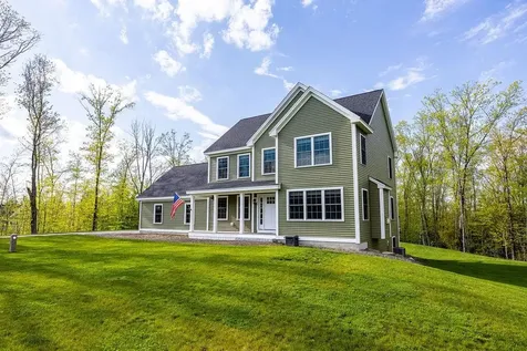 15 Echo Farm Drive Epping NH 03042