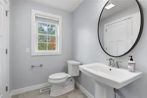 15 Echo Farm Drive Epping NH 03042