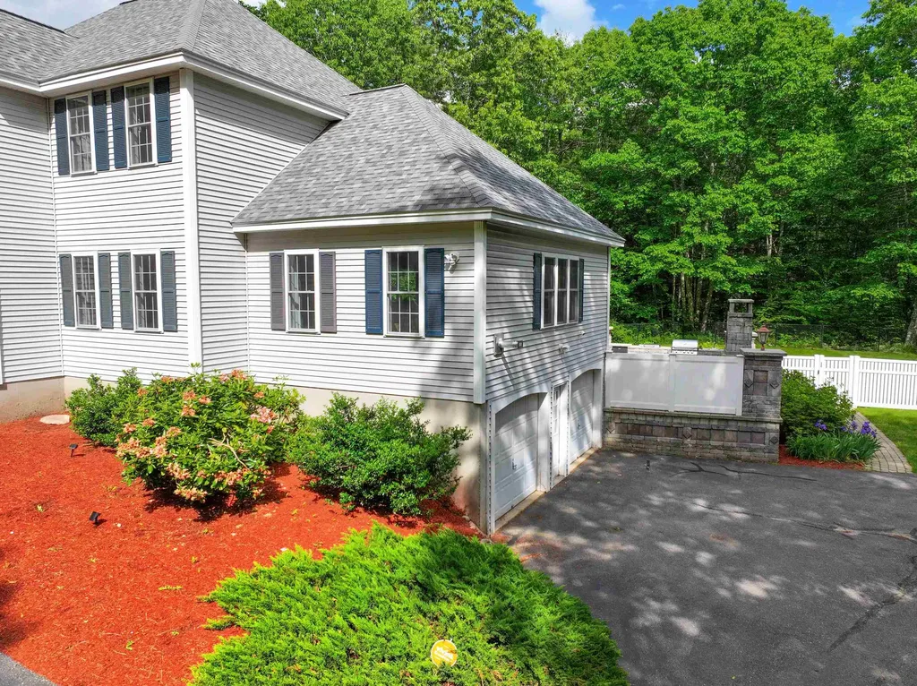 41 Orcutt Drive Chester NH 03036