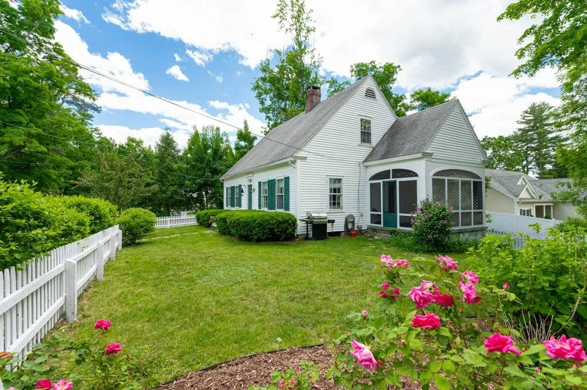 16 Brookline Street Nashua NH 03064