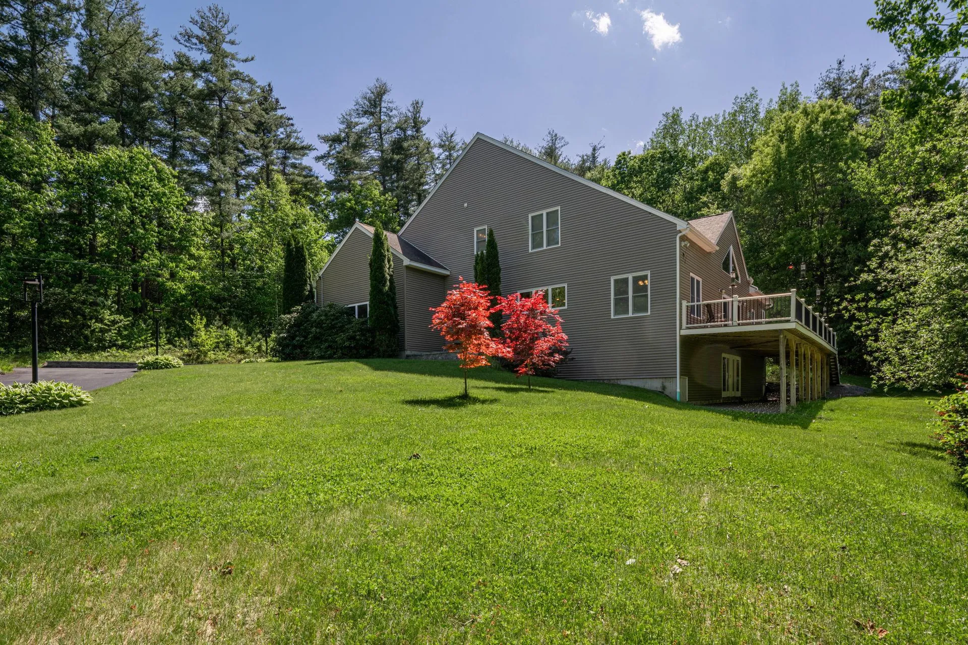 47 Trolley Car Lane Londonderry NH 03053