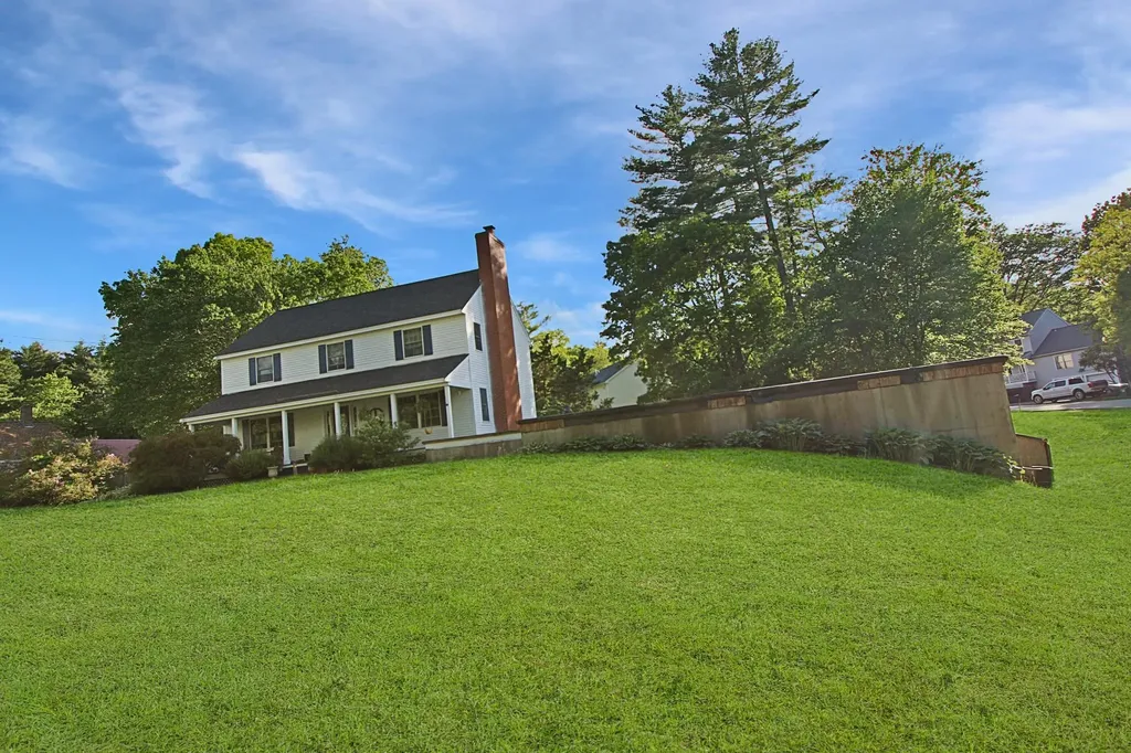 132 Blacksnake Road Seabrook NH 03874