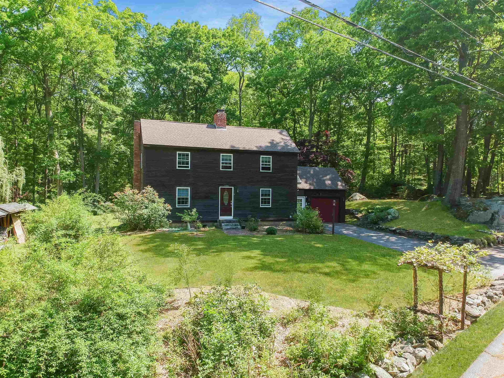 9 Debbie Drive Pelham NH 03076