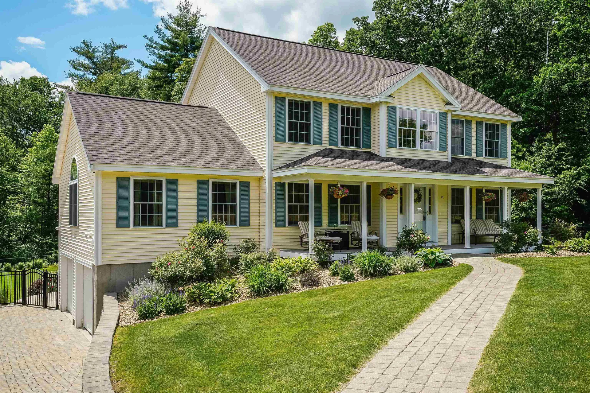 19 Sycamore Street Pelham NH 03076-2427
