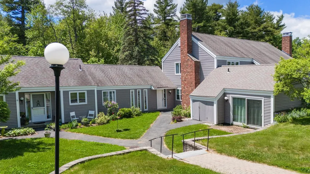 21 Hilltop Place New London NH 03257