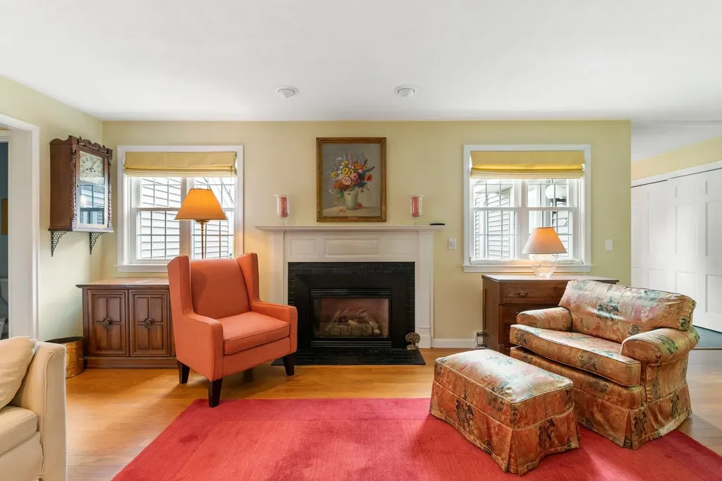 21 Hilltop Place New London NH 03257