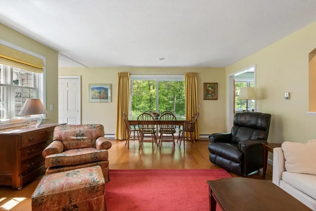 21 Hilltop Place New London NH 03257