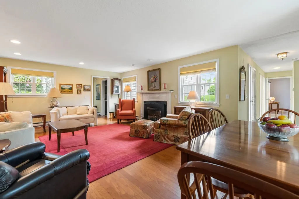 21 Hilltop Place New London NH 03257