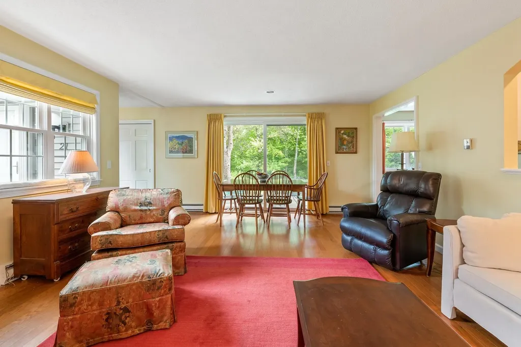 21 Hilltop Place New London NH 03257