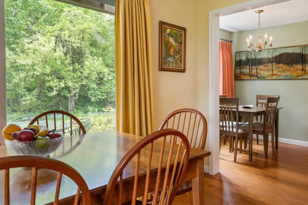 21 Hilltop Place New London NH 03257