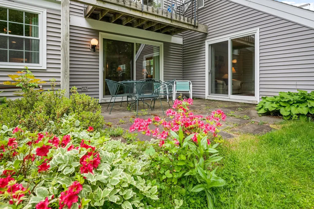 21 Hilltop Place New London NH 03257