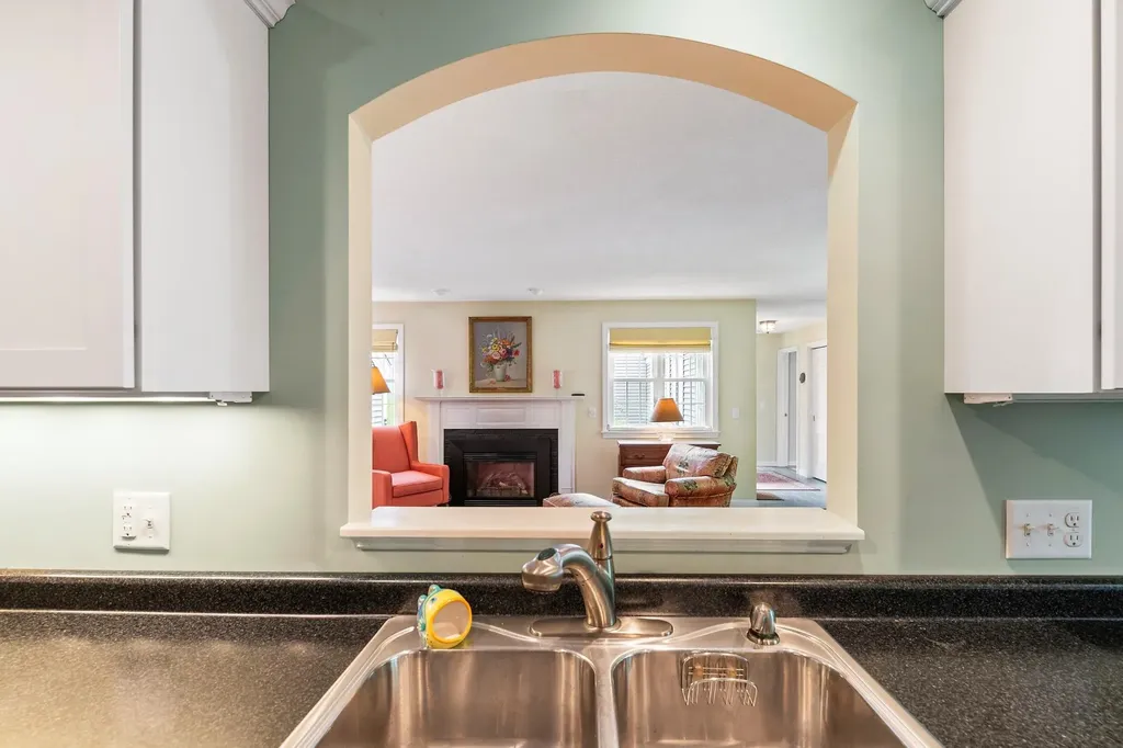 21 Hilltop Place New London NH 03257