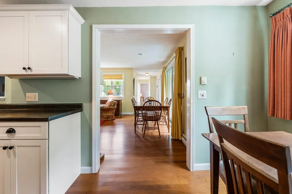 21 Hilltop Place New London NH 03257