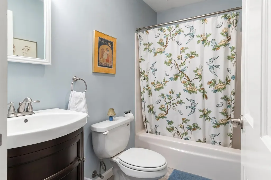 21 Hilltop Place New London NH 03257