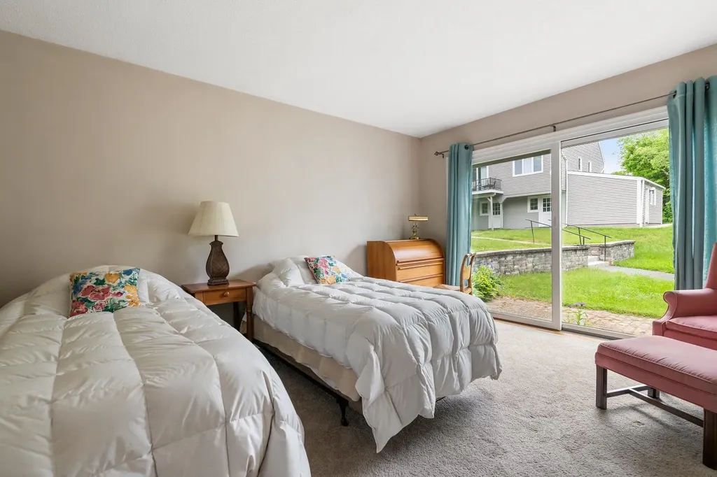 21 Hilltop Place New London NH 03257