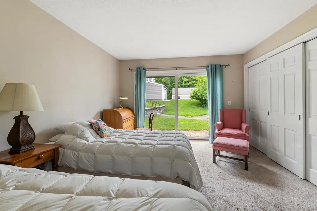 21 Hilltop Place New London NH 03257