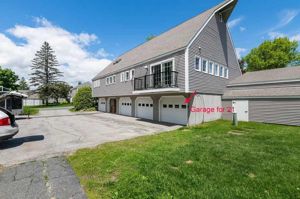 21 Hilltop Place New London NH 03257