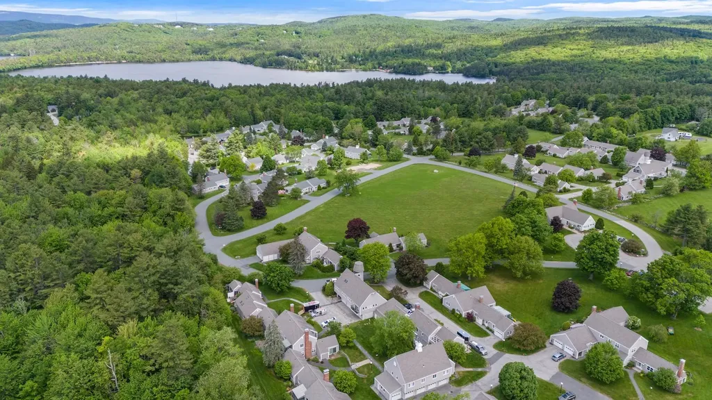 21 Hilltop Place New London NH 03257