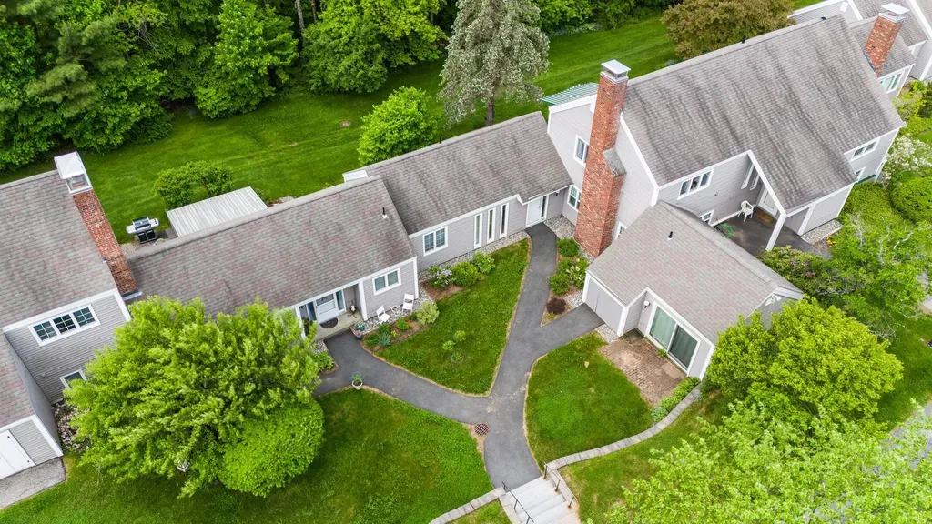 21 Hilltop Place New London NH 03257