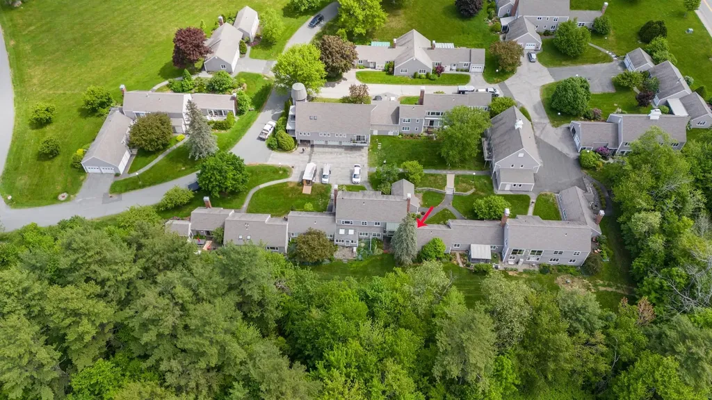 21 Hilltop Place New London NH 03257