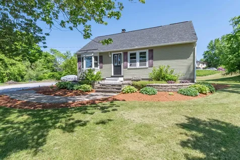 25 Old Auburn Road Derry NH 03038