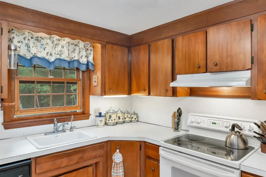 42 Ridgewood Drive Bow NH 03304