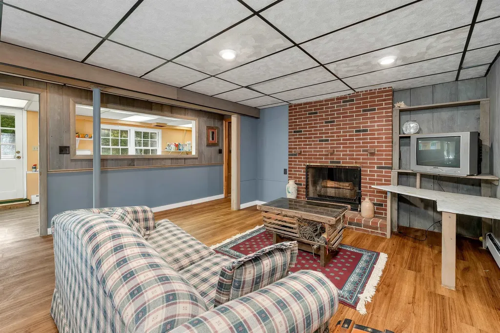 42 Ridgewood Drive Bow NH 03304