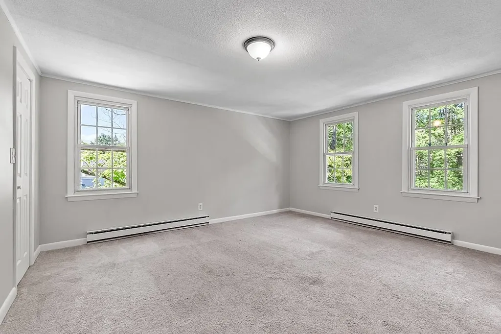 39 Dollard Road Auburn NH 03032