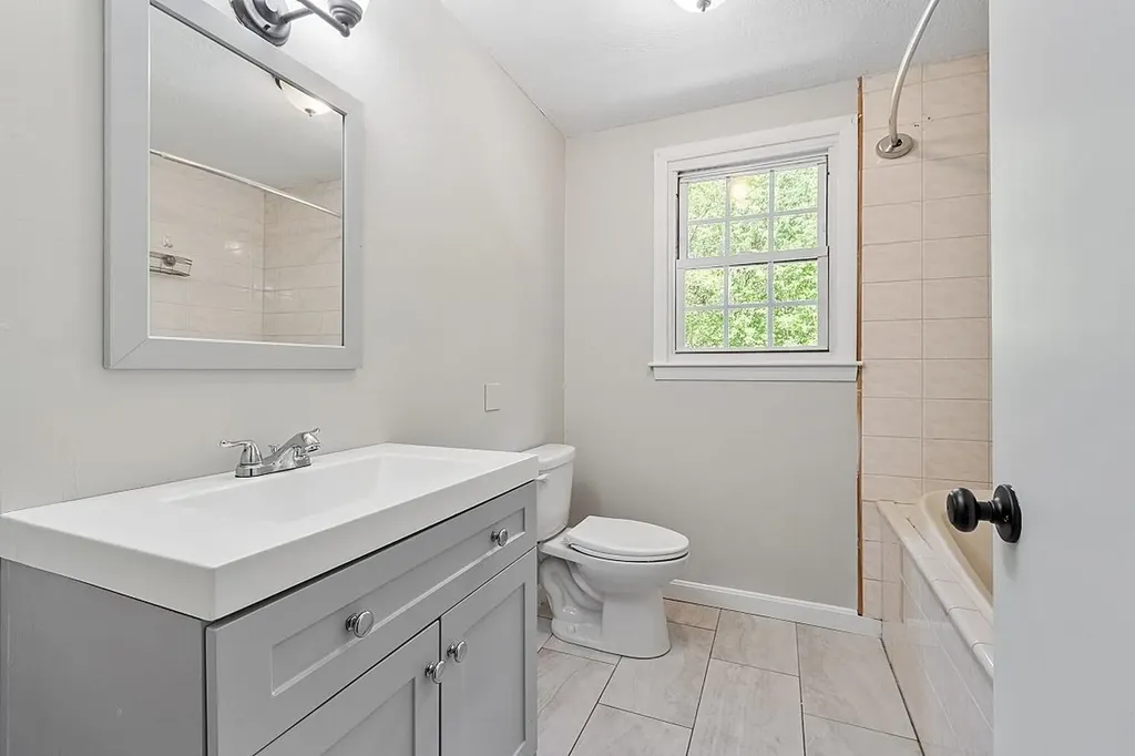 39 Dollard Road Auburn NH 03032