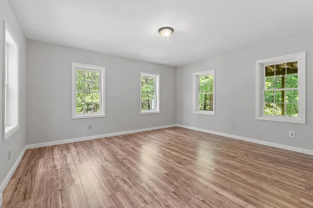 39 Dollard Road Auburn NH 03032