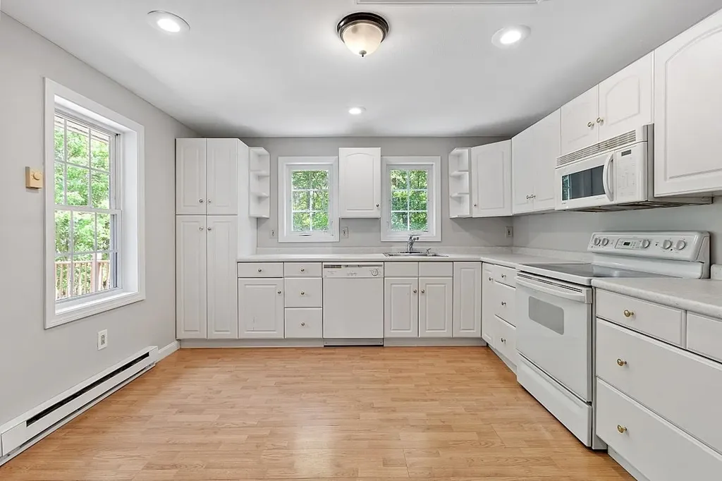 39 Dollard Road Auburn NH 03032