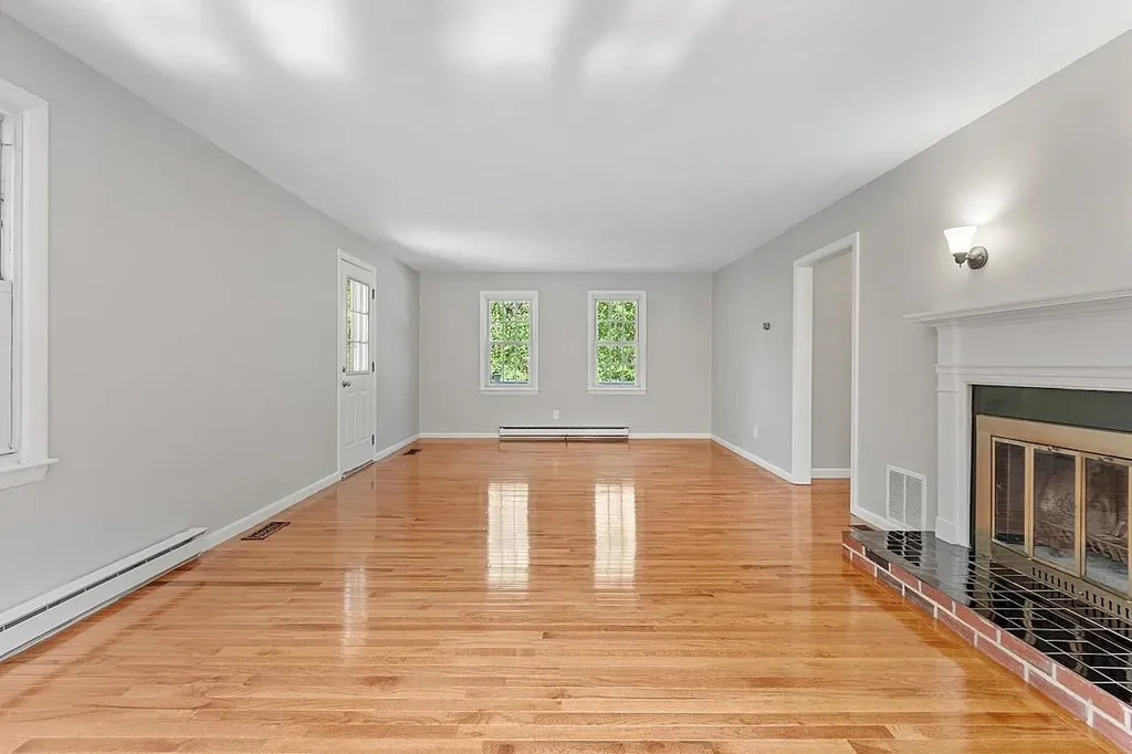 39 Dollard Road Auburn NH 03032
