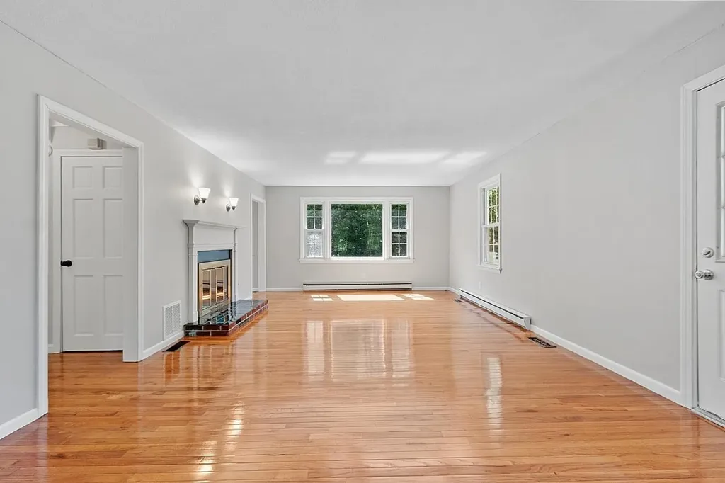 39 Dollard Road Auburn NH 03032