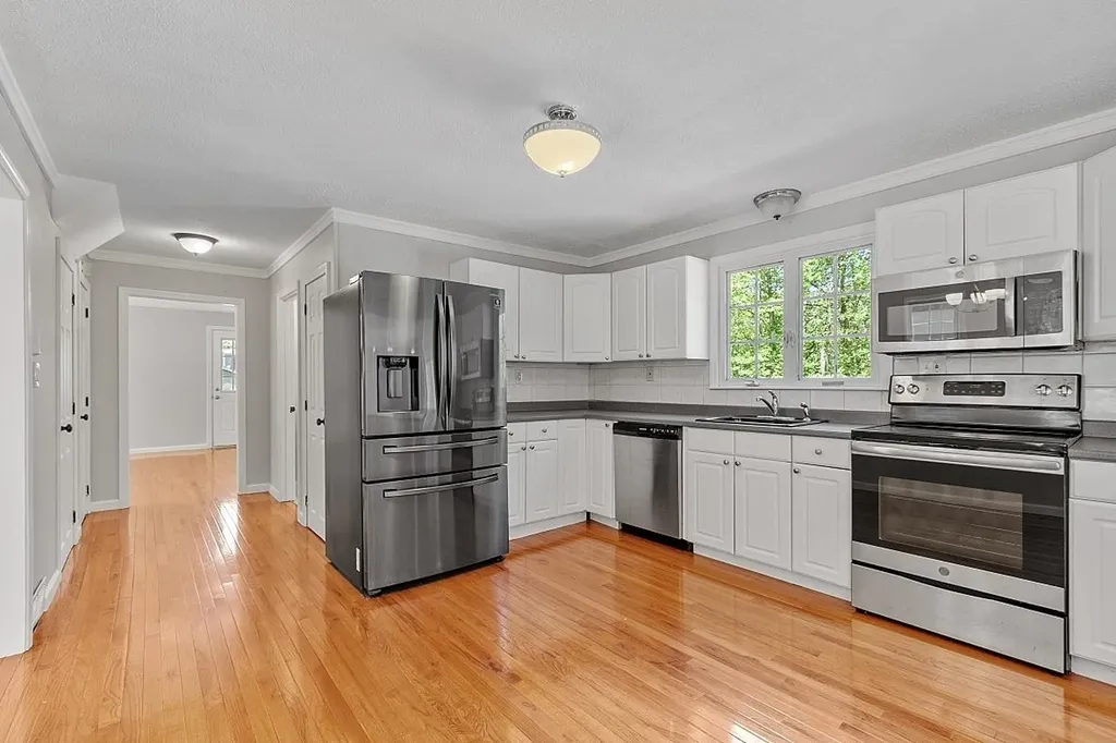 39 Dollard Road Auburn NH 03032