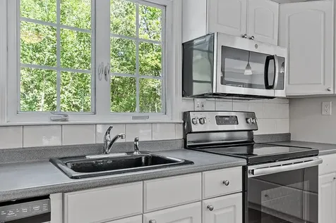 39 Dollard Road Auburn NH 03032