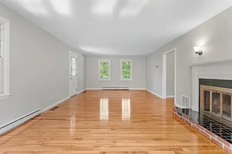 39 Dollard Road Auburn NH 03032