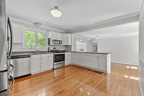 39 Dollard Road Auburn NH 03032