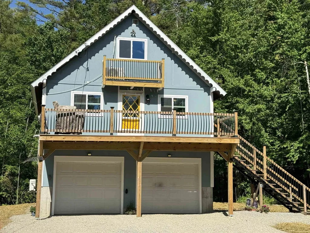 30 Rainbows End Road Hillsborough NH 03244