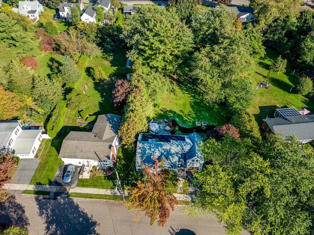 84 South Crest Drive Burlington VT 05401