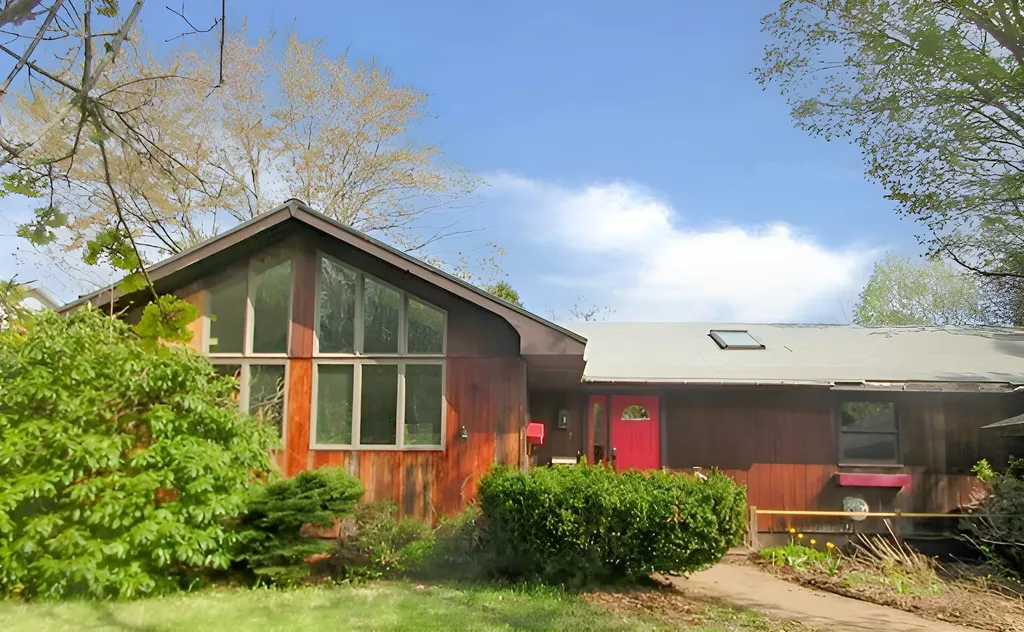 7 Bellevue Avenue Claremont NH 03743