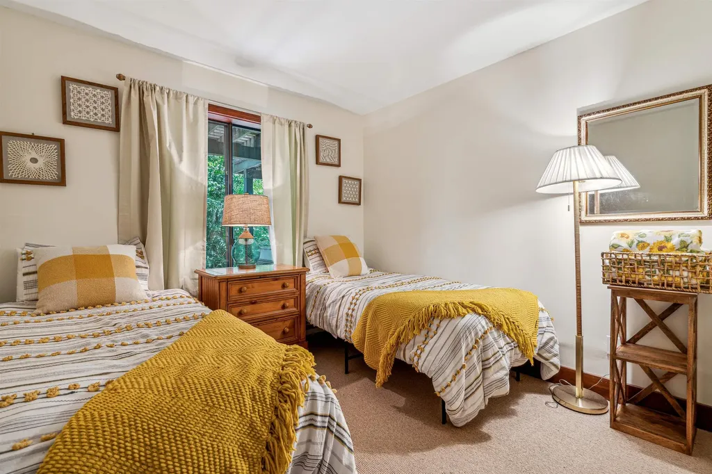445 Old Quechee Road Hartford VT 05059