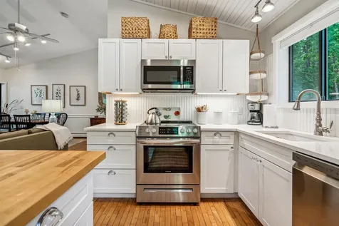 445 Old Quechee Road Hartford VT 05059