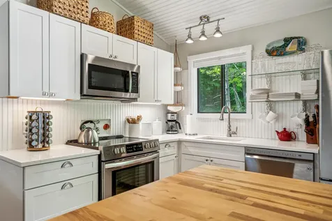 445 Old Quechee Road Hartford VT 05059