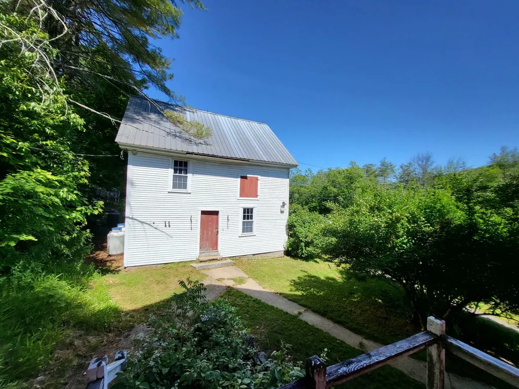 1725 Summer Street Bristol NH 03222