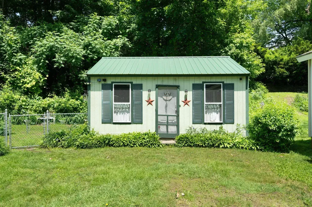 91 Pine Street Brattleboro VT 05301