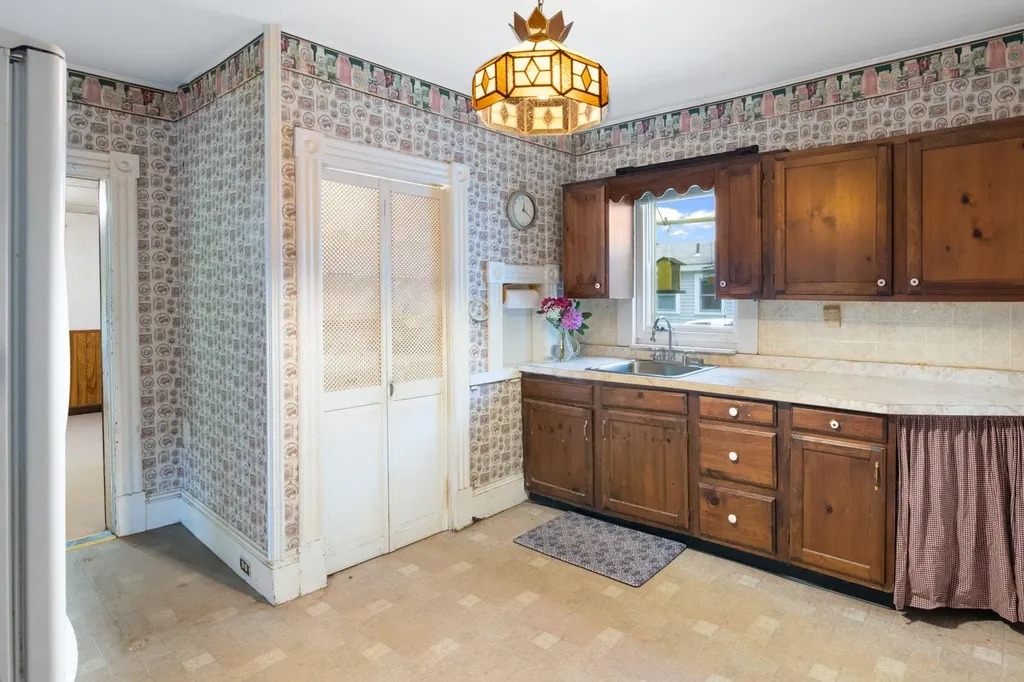 91 Pine Street Brattleboro VT 05301