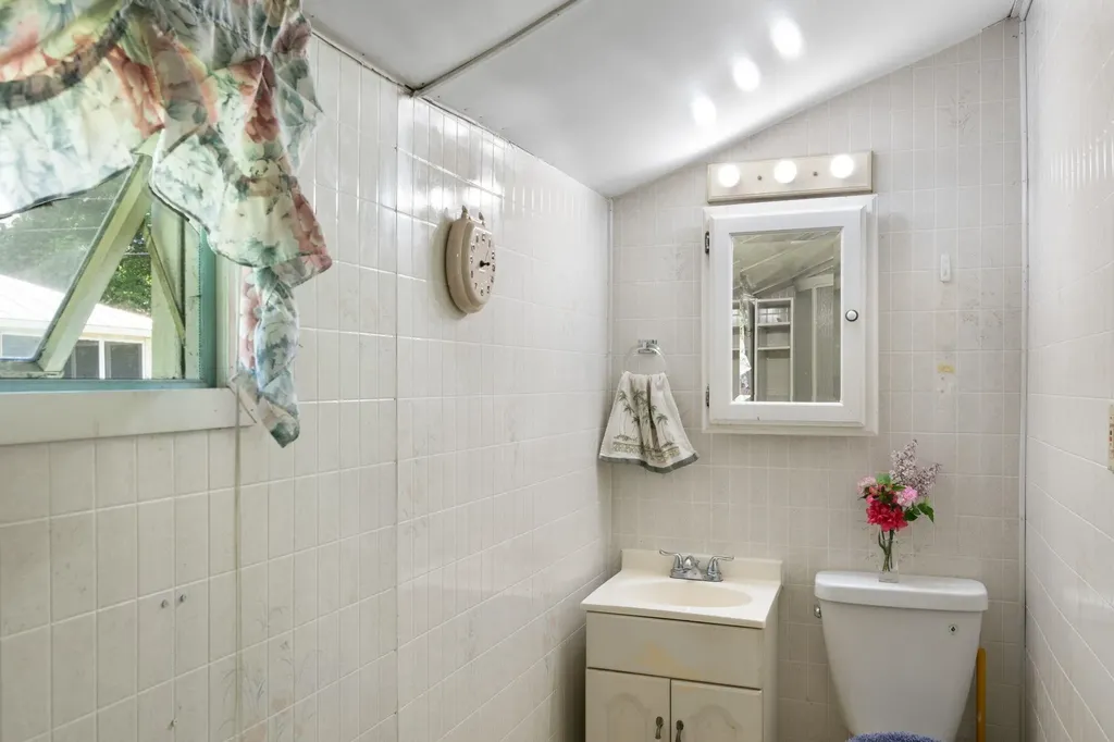 91 Pine Street Brattleboro VT 05301