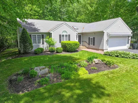 24 Julia Drive Hooksett NH 03106