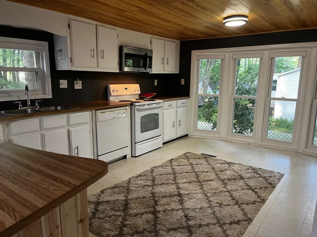 60 Cynthia Circle Seabrook NH 03874