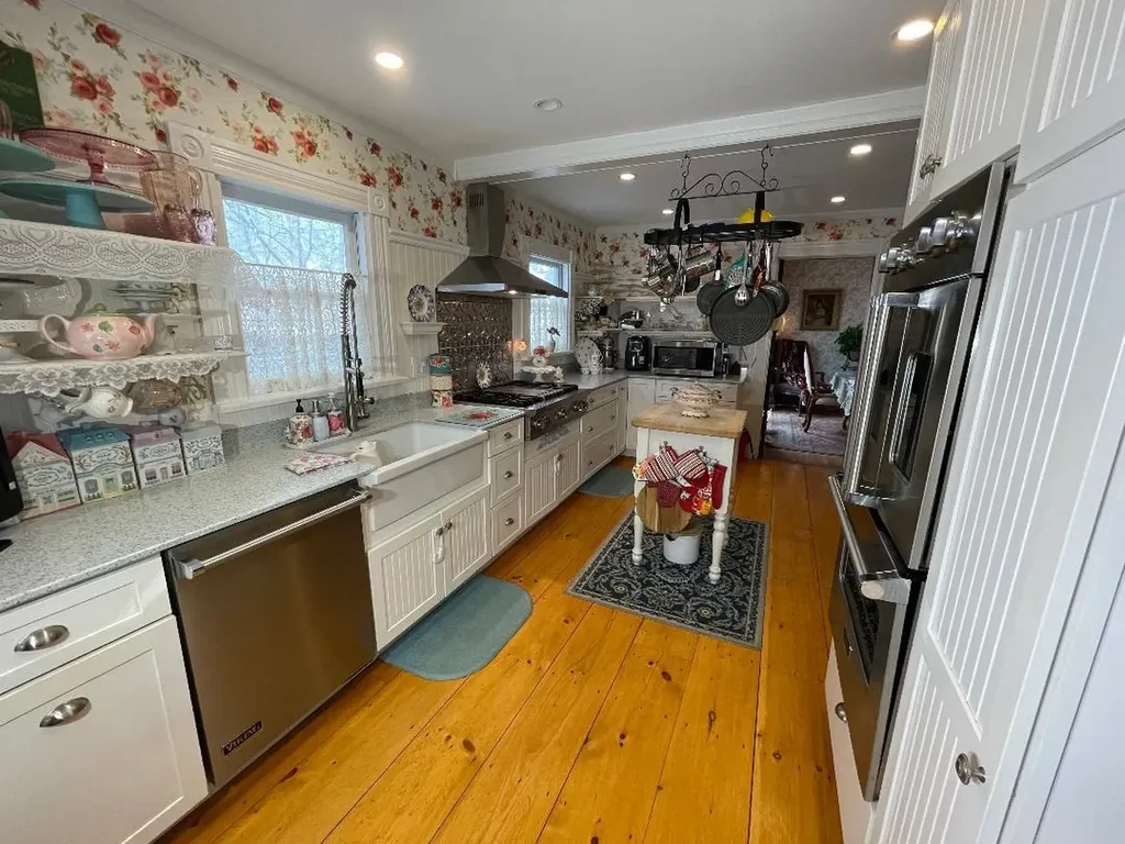 8 Pleasant Street Plymouth NH 03264